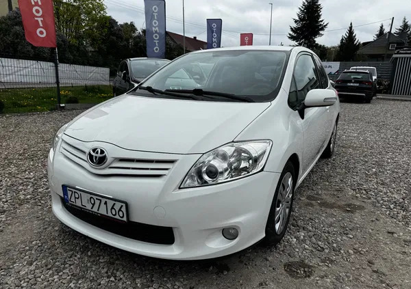 zachodniopomorskie Toyota Auris cena 27050 przebieg: 121500, rok produkcji 2010 z Suwałki